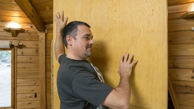 Süße Dehnung an der Wand - Nacken, Schultern & Brust