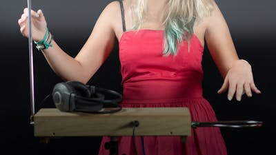 Faire chanter l’air : le thérémine, instrument de l’invisible