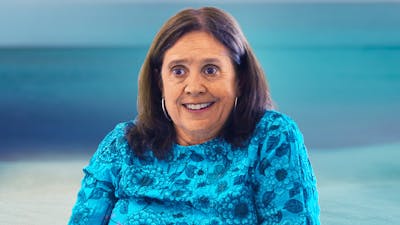 Revolverse en las olas