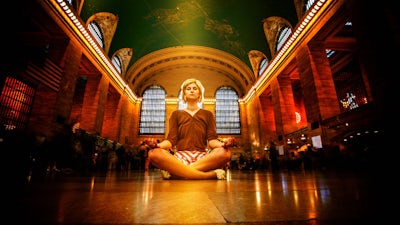 Cuándo Vuele el Pajaro de Hierro: El Budismo Tibetano llega a Occidente