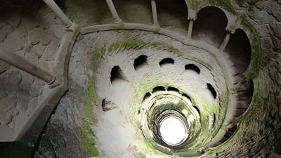 L'autre monde : lieux d'initiation et de résurrection des vivants