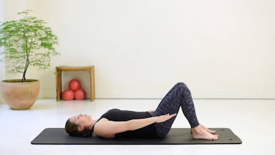La centaine, premier exercice du Pilates