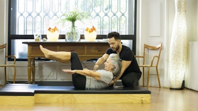 Los mayores y Pilates: una visión profunda del movimiento