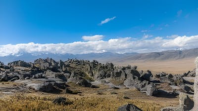 Los Misteriosos Monumentos de Piedra de Markawasi en Perú