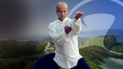 Masquer la main & frapper avec l’avant-bras