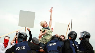 Transcendiendo el colectivismo, con G. Edward Griffin