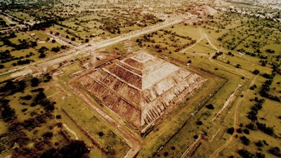 Anomalous Monuments in the Americas