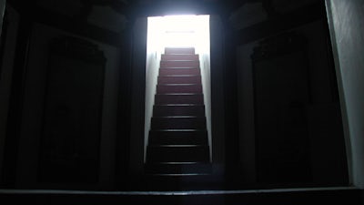 Explaining Near Death Experiences with Dr. Raymond Moody