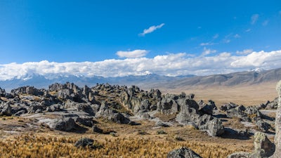 Los Misteriosos Monumentos de Piedra de Markawasi en Perú