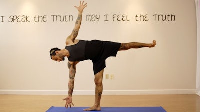 Power yoga para piernas y abdomen