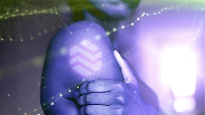 Tatuajes e implantes de otro mundo