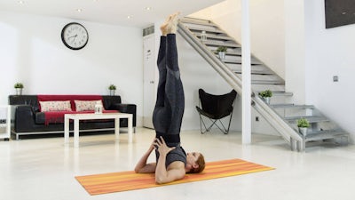 Calma la ansiedad con esta postura invertida