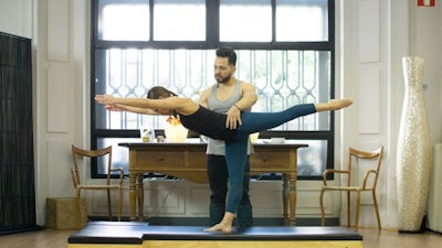 Glúteos fuertes, pelvis ligera y columna estable