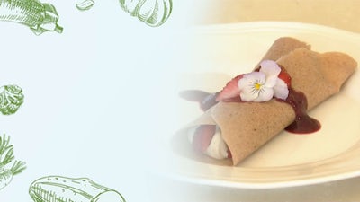 Banana and Berry Crepes With Vanilla Cashew