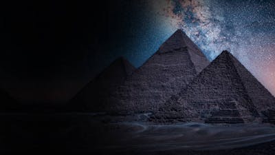 Des pyramides sans pierres et sans esclaves 
